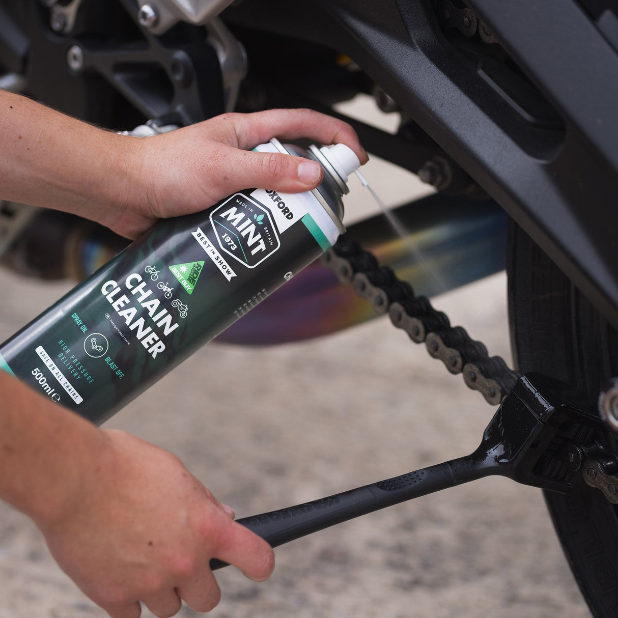 Oxford OX843 Chain Brush Pro Motorcycle Cleaning Maintenance Accessory