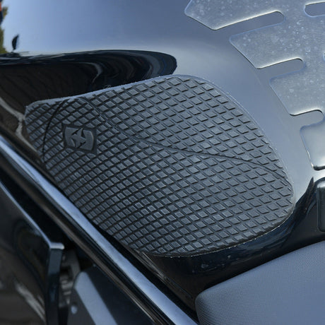 Honda C95 Oxford OX615 Motorcycle Gripper Universal Silicone Tank Knee Pad Protector Grips